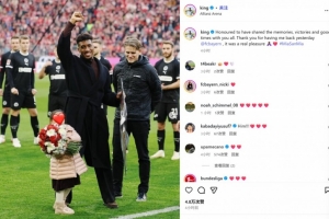 已是名宿！29岁科曼社媒晒照致敬仪式：感谢拜仁邀请我归来